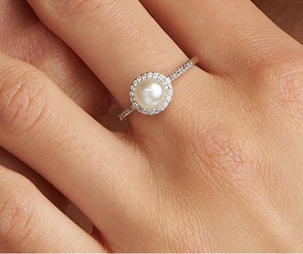 The Latest Pearl Ring Styles