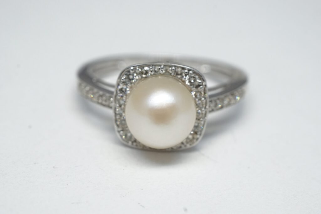 Restoring Vintage Pearl Rings: A Step-by-Step Guide